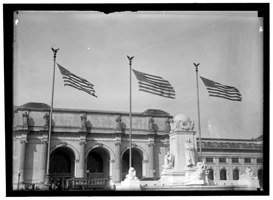 COLUMBUS MEMORIAL LCCN2016866936