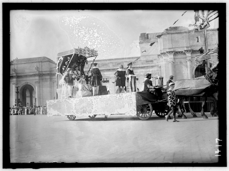 COLUMBUS MEMORIAL. PARADE AT UNVEILING LCCN2016863853