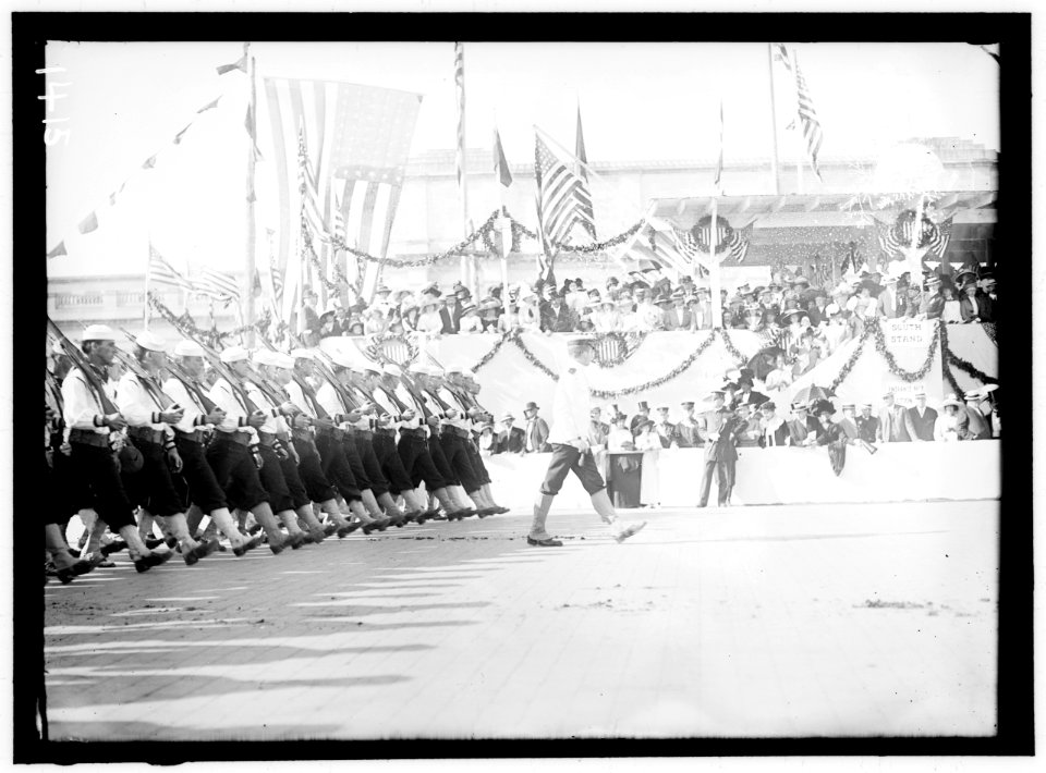 COLUMBUS MEMORIAL. PARADE AT UNVEILING LCCN2016863852