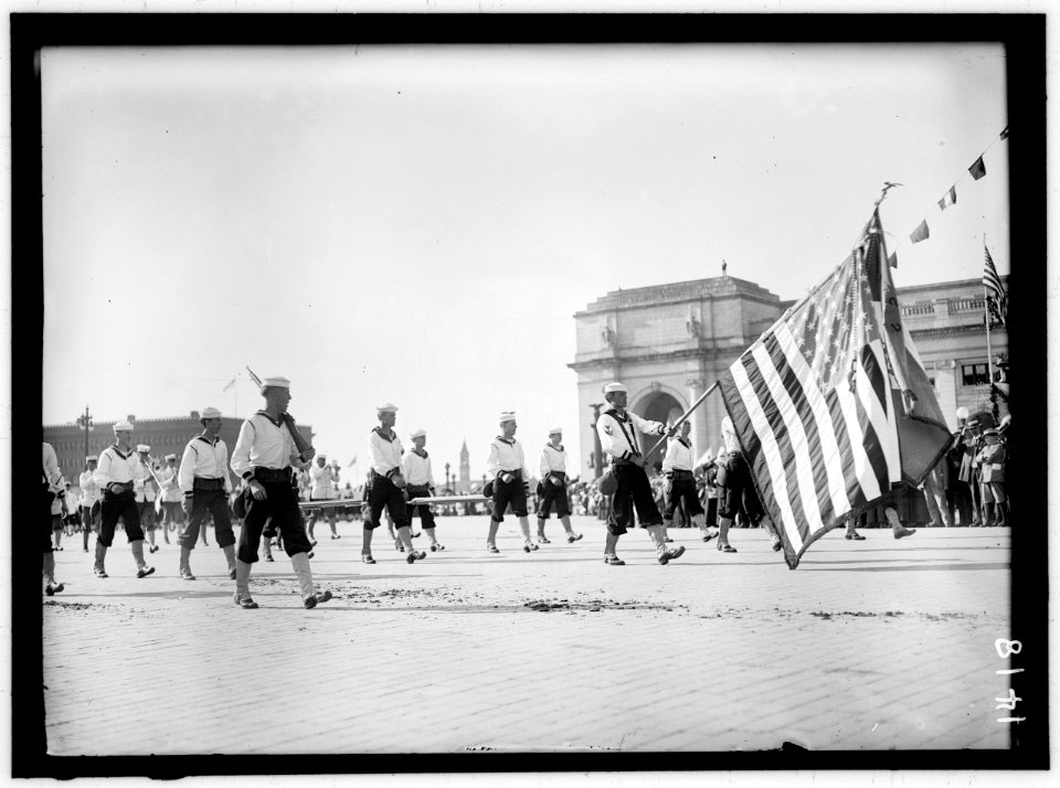 COLUMBUS MEMORIAL. PARADE AT UNVEILING LCCN2016863854