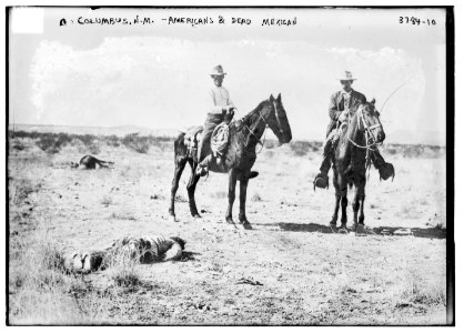 Columbus, N.M. - Americans & dead Mexican LCCN2014701189