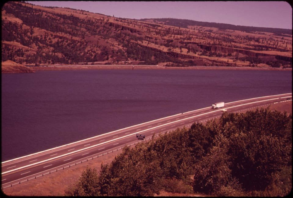 Columbia-river-gorge-between-the-dalles-and-the-hood-river-051973 4271631511 o