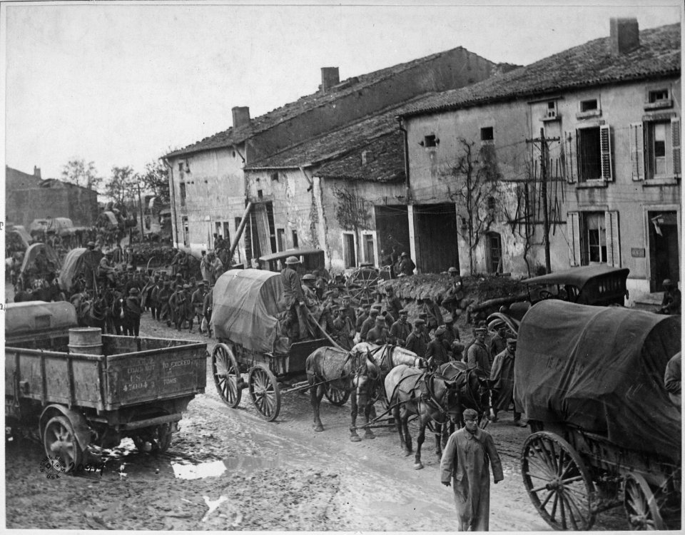 Columns of German prisoners taken by the Americans in the first day of the assault on the St. Mihiel salient... - NARA - 530745