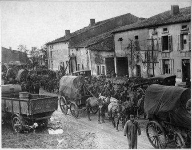Columns of German prisoners taken by the Americans in the first day of the assault on the St. Mihiel salient... - NARA - 530745