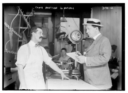 Com'r Hartigan and butcher LCCN2014697098