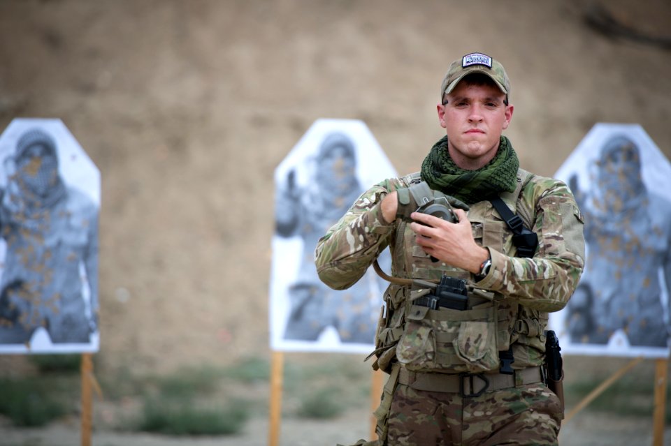 Combat cameramen assigned to various combat camera units participate in Fleet Combat Camera Pacific's Summer Quick Shot 2015 150803-N-SI773-065