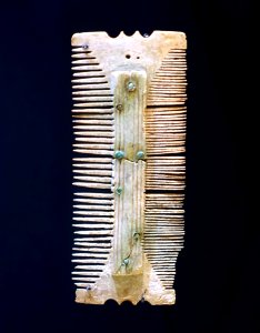 Comb from a man's grave, Pleidelsheim, Kreis Ludwigsburg, late 5th century AD, bone - Landesmuseum Württemberg - Stuttgart, Germany - DSC02908 photo