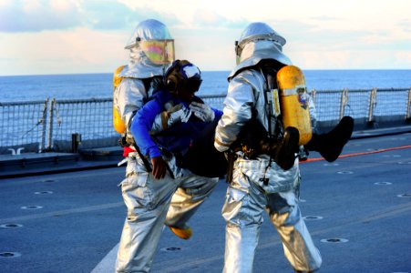 Combat Cargo prepares for 31st MEU embark 120817-N-XY604-080
