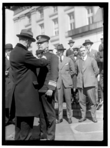 COMBS, ADMIRAL. U.S.N. SECRETARY GLASS PINNING MEDAL ON ADMIRAL COMBS LCCN2016869809