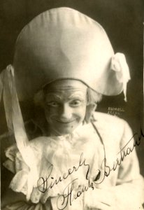 Comic opera singer Frank Bertrand (SAYRE 6686)