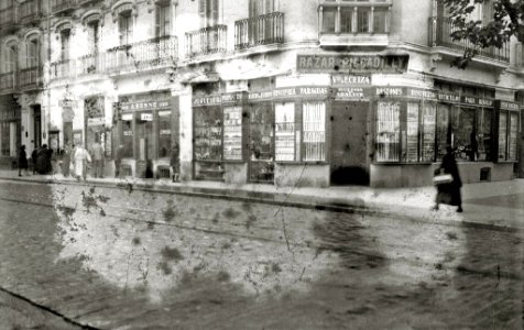 Comercios en la avenida de la Libertad (1 de 2) - Fondo Car-Kutxa Fototeka