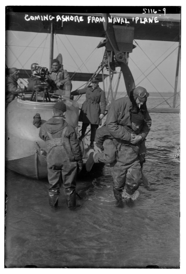 Coming ashore from naval plane LCCN2014710131