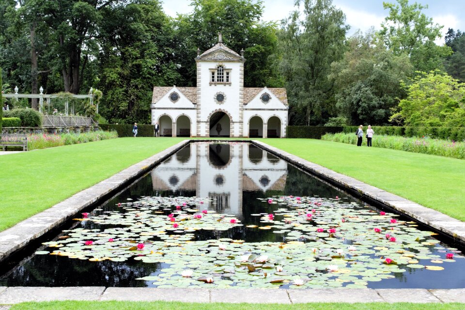 House pond green house