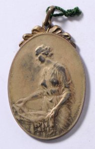 Comité National Vestiaire Central, medal by Pierre Theunis, Belgium, (1915), Coins and Medals Department of the Royal Library of Belgium, 2Lef 38 - 96 (recto)