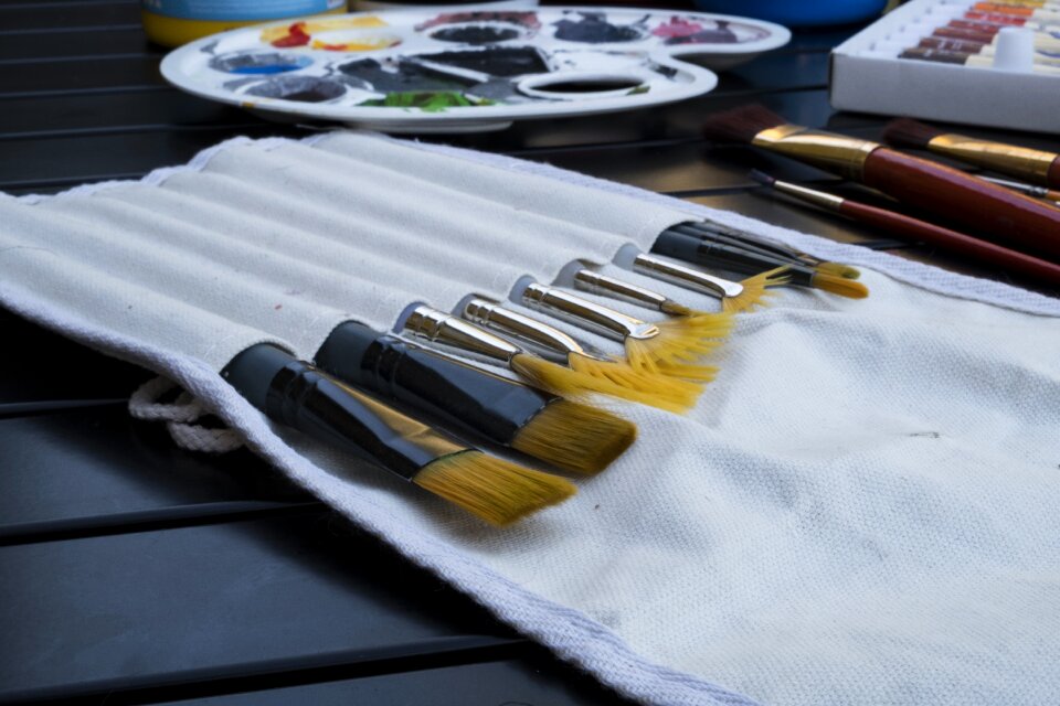 Brush paint painter