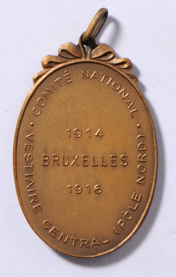 Comité National Vestiaire Central, medal by Pierre Theunis, Belgium, (1915), Coins and Medals Department of the Royal Library of Belgium, 2Lef 38 - 98 (verso)
