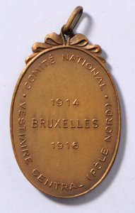 Comité National Vestiaire Central, medal by Pierre Theunis, Belgium, (1915), Coins and Medals Department of the Royal Library of Belgium, 2Lef 38 - 98 (verso)