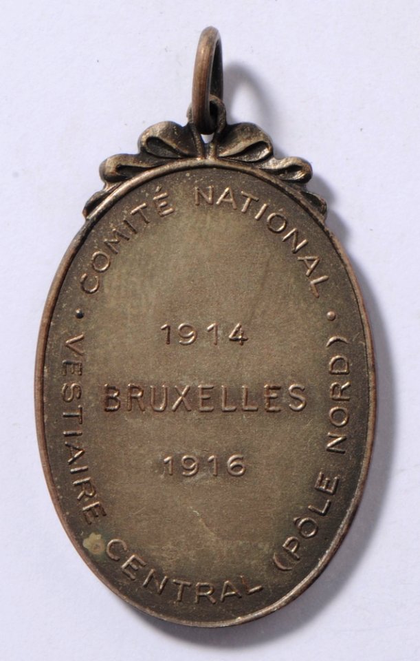 Comité National Vestiaire Central, medal by Pierre Theunis, Belgium, (1915), Coins and Medals Department of the Royal Library of Belgium, 2Lef 38 - 97 (verso)