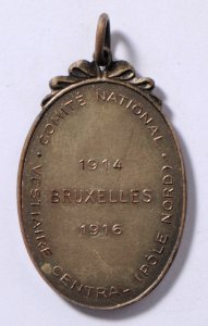 Comité National Vestiaire Central, medal by Pierre Theunis, Belgium, (1915), Coins and Medals Department of the Royal Library of Belgium, 2Lef 38 - 97 (verso)