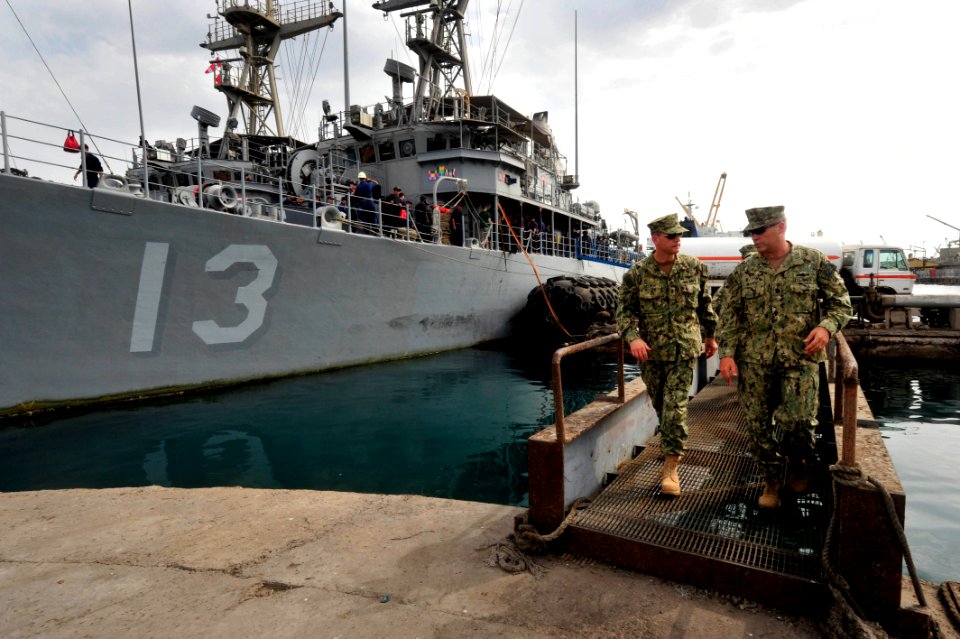 Commander of Navy Region Europe, Africa, Southwest Asia Visits CLDJ 150519-N-RY232-003