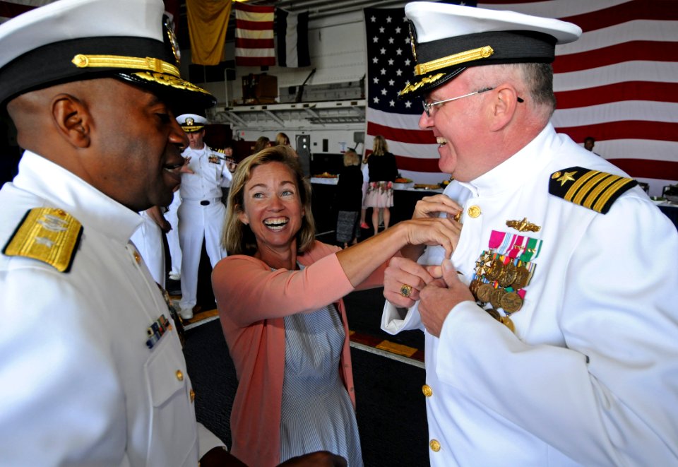 Commander, Amphibious Squadron 3 change of command 140606-N-AQ172-267
