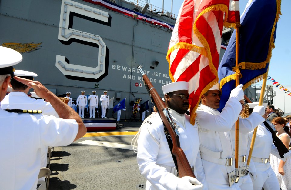 Commander, Amphibious Squadron 3 change of command 140606-N-AQ172-222