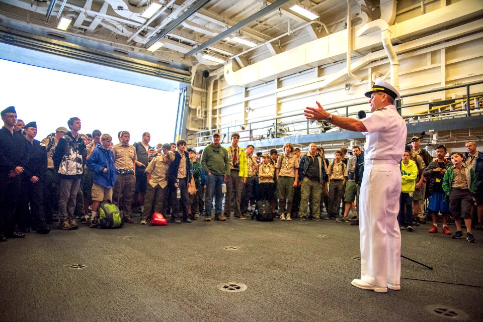 Commander, Carrier Strike Group 11 Visits USS Somerset 160802-N-UT455-048