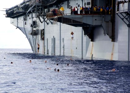 Command swim call 140813-N-EH218-023