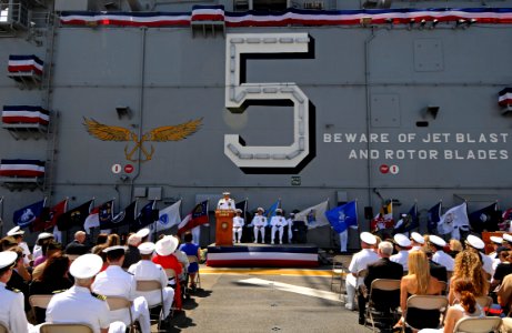 Commander, Amphibious Squadron 3 change of command 140606-N-AQ172-201