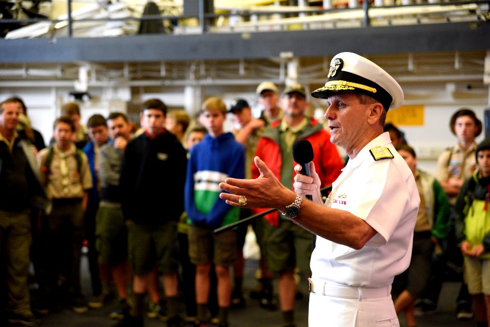 Commander, Carrier Strike Group 11 Visits USS Somerset 160802-N-UT455-039