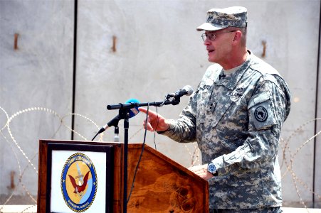 Commanding general addresses returning workers 130807-N-IZ662-344