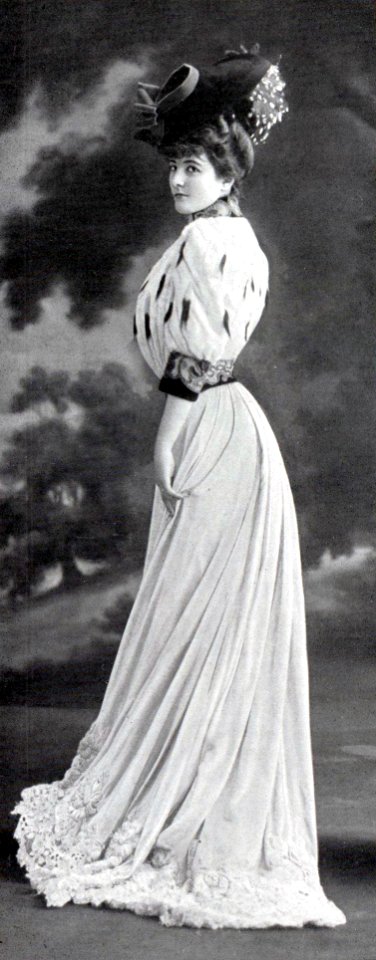 Boléro en hermine par Redfern 1906