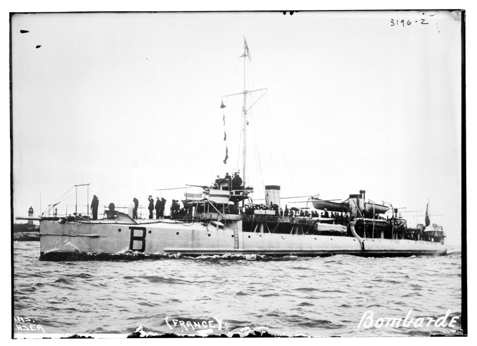 BOMBARDE (France) LCCN2014697073