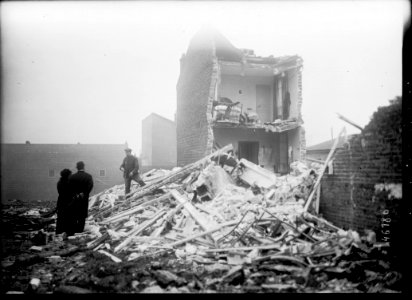 Bombardement de Paris en janvier 1916 par des Zepplin, dégâts au 34 rue du Borrégo