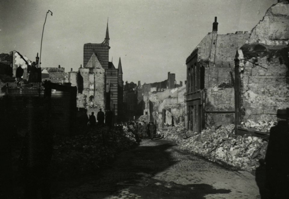 Bombardement Nijmegen - Fotodienst der NSB - NIOD - 211725
