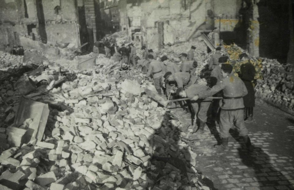 Bombardement Nijmegen - Fotodienst der NSB - NIOD - 212023