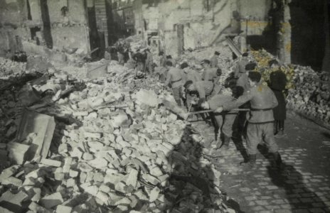 Bombardement Nijmegen - Fotodienst der NSB - NIOD - 212023