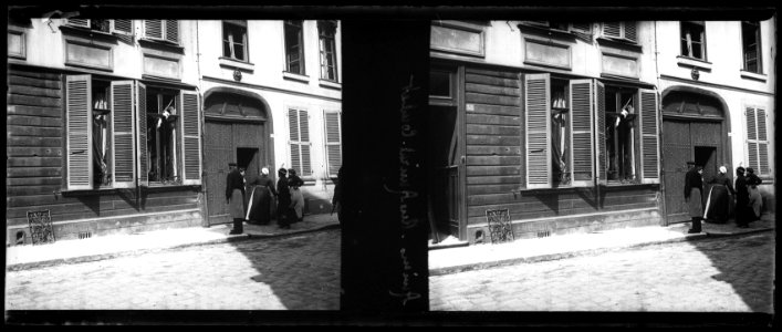 Bombes sur Amiens. 16 avril 1915. Rue amiral Combet - Fonds Berthelé - 49Fi13