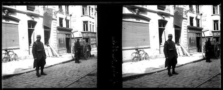 Bombes sur Amiens. 16 avril 1915. Rue St Leu - Fonds Berthelé - 49Fi18