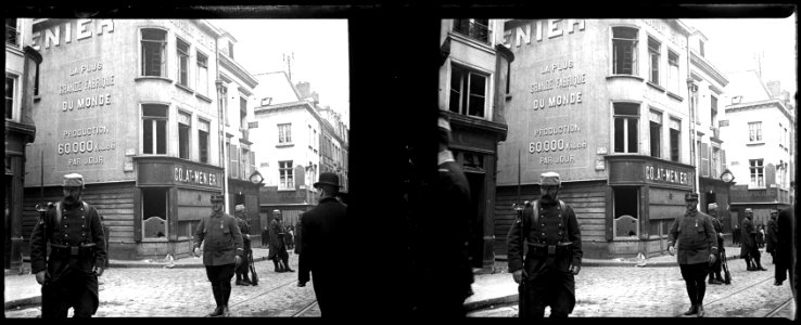 Bombes sur Amiens. 16 avril 1915. Rue St Leu - Fonds Berthelé - 49Fi15