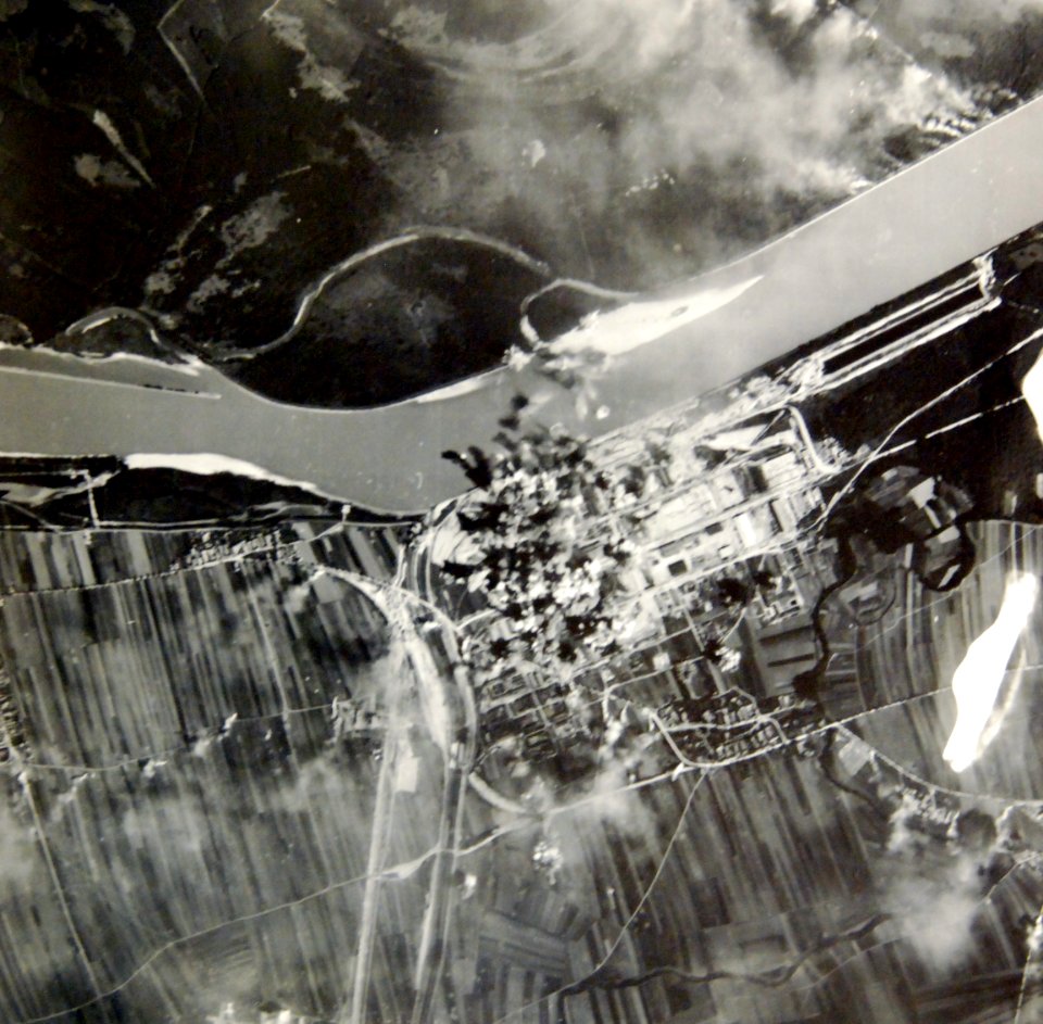 Bombing of oil factory at Moosbierbaum, Austria, WWII (33222397713)