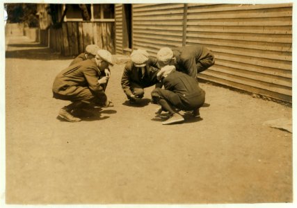 Bona fide crap game - Sunday. Mill boys. Near King Philip Mill. Near Tuttle St. 14-16 year old mill boys. See 4190. LOC cph.3b33401