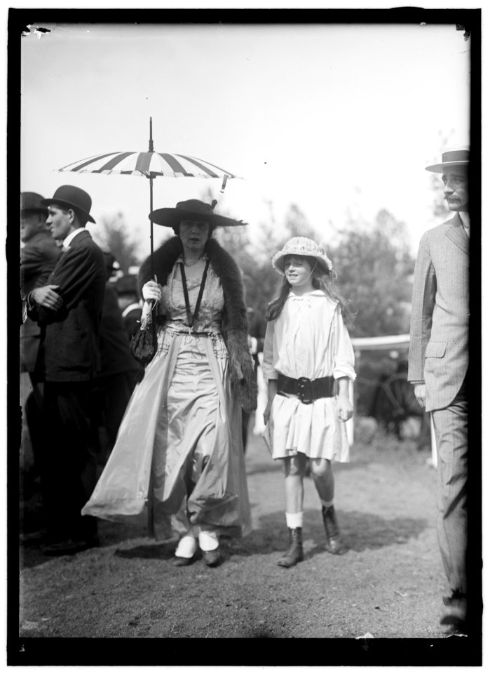 BONAPARTE, MRS. JEROME N. AT HORSE SHOW WITH DAUGHTER LCCN2016866396