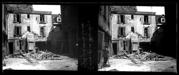 Bombes sur Amiens.16 avril 1915. 20 rue Blanquetagne. Dégâts faits par une bombe - Fonds Berthelé - 49Fi10