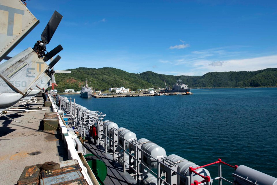 Bonhomme Richard ARG arrives in Malaysia for port visit 121022-N-XY604-035