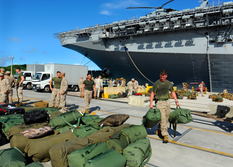 Bonhomme Richard ARG embarks 31st Marine Expeditionary Unit 120820-N-KB563-187