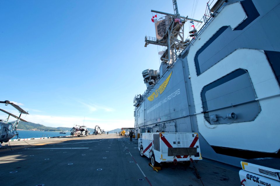Bonhomme Richard ARG arrives in Malaysia for port visit 121022-N-XY604-031