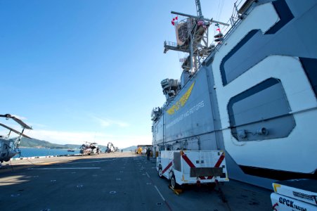 Bonhomme Richard ARG arrives in Malaysia for port visit 121022-N-XY604-031