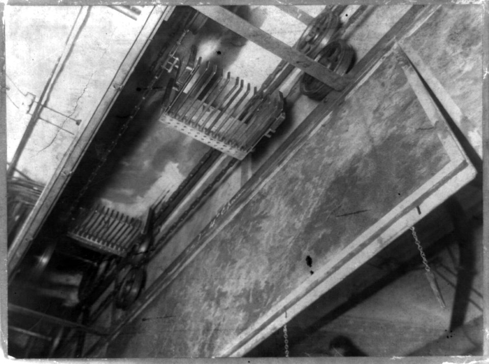 Book conveyor in the Library of Congress LCCN2002717607