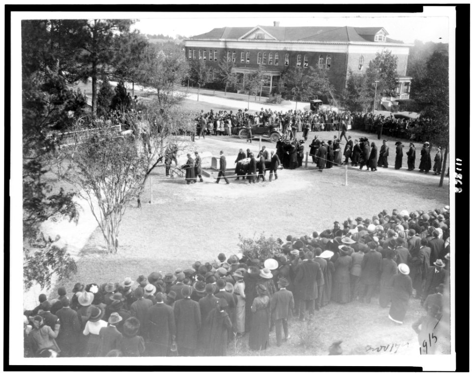 Booker T. Washington's coffin being carried to grave site LCCN94509011 photo